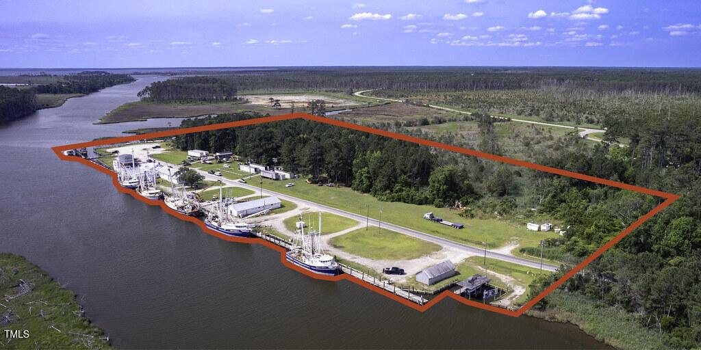 Image 1: 183 Mayo Rd - outlined