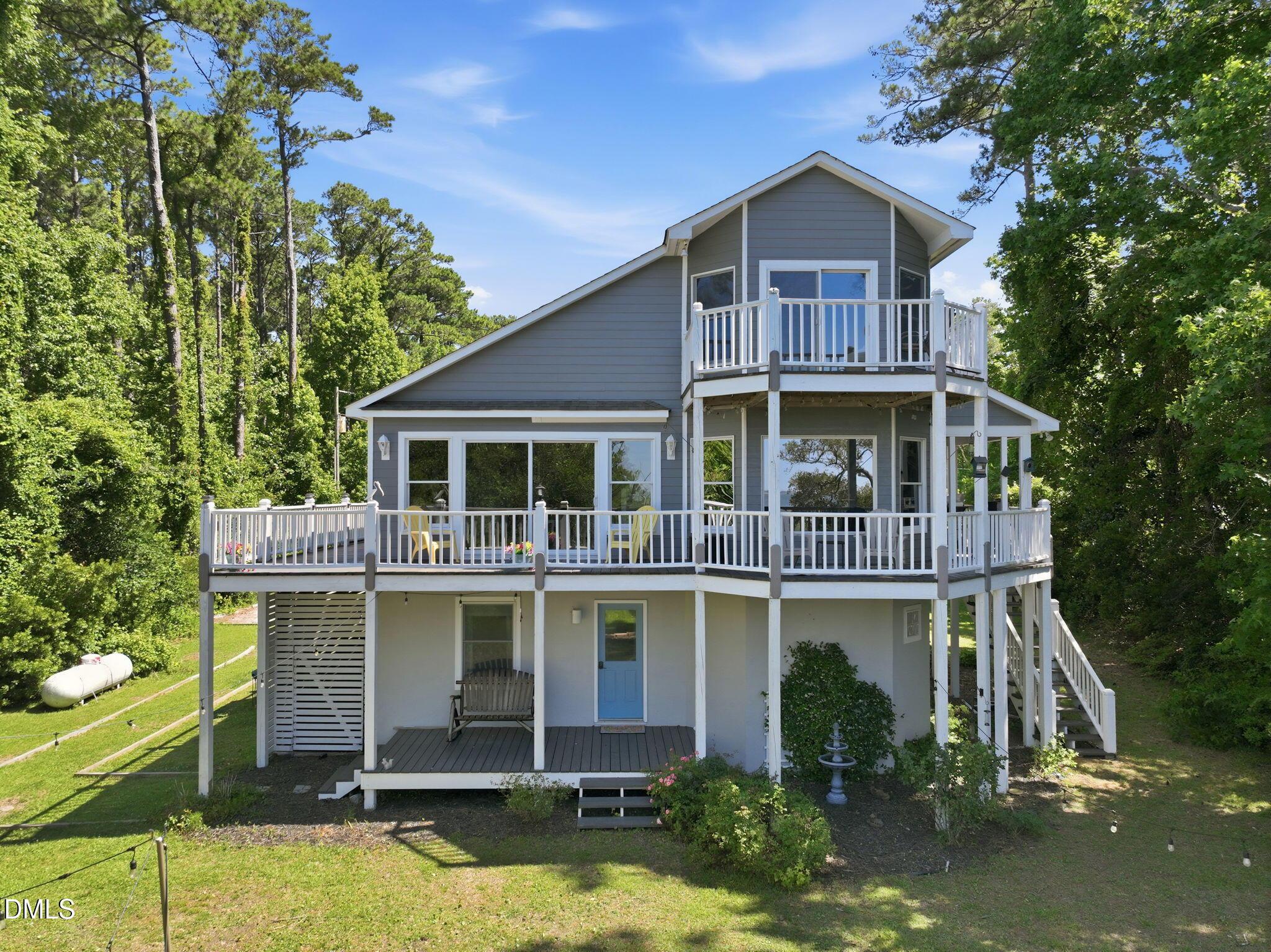 Image 3: Deck Side