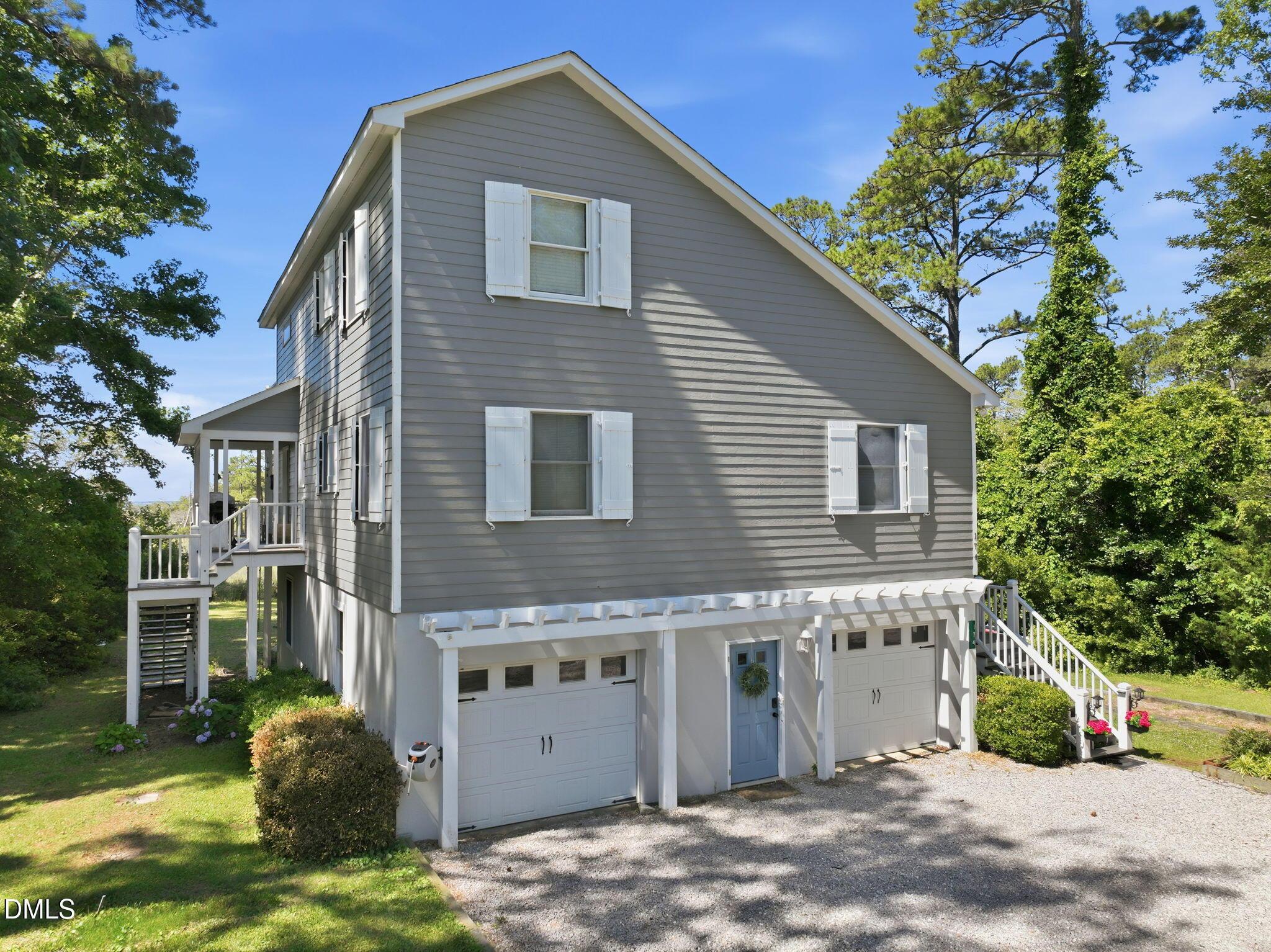 Image 4: Garage Side