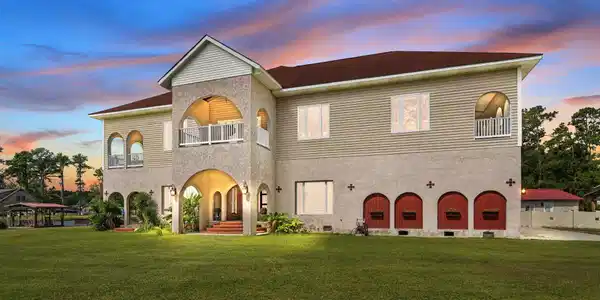 84 Beach Road S